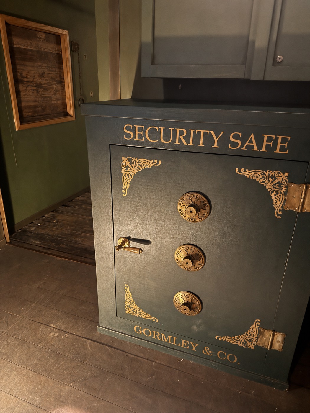 Der massive Safe „Gormley & Co.“ im Waggon
